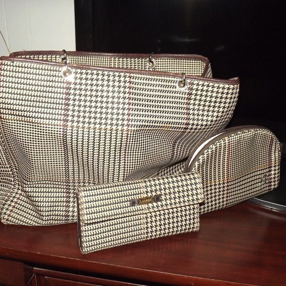 Large tote with wallet and cosmetic bag